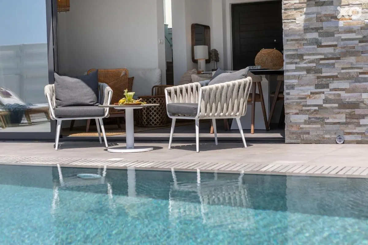 Louis Chris Le Mare Gold Villa
