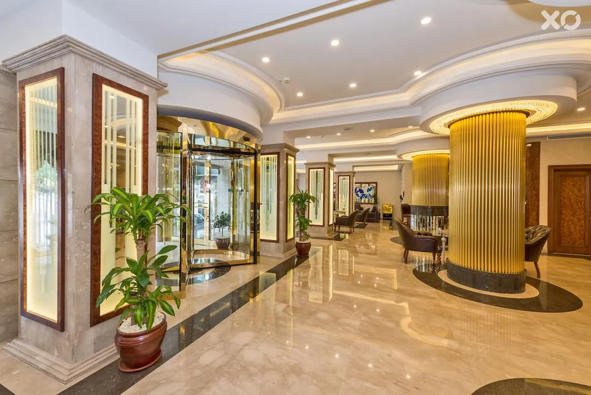 Glorious Hotel