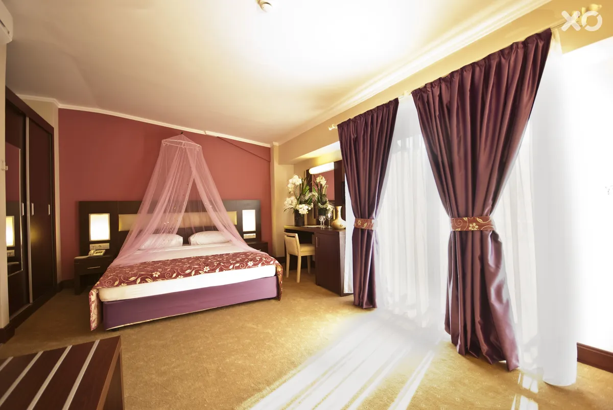 MG White Lilyum Hotel