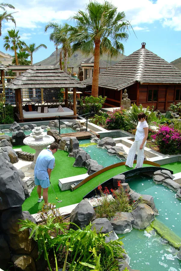 Regency Country Club Apartments & Suites