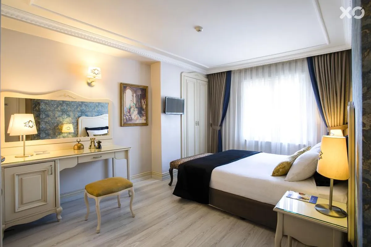 Raymond Hotel
