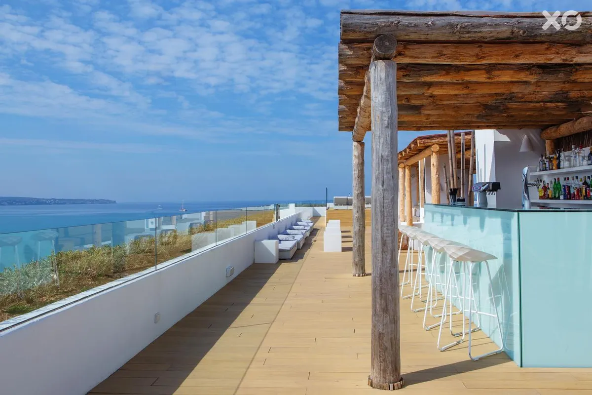 HM Tropical Hotel