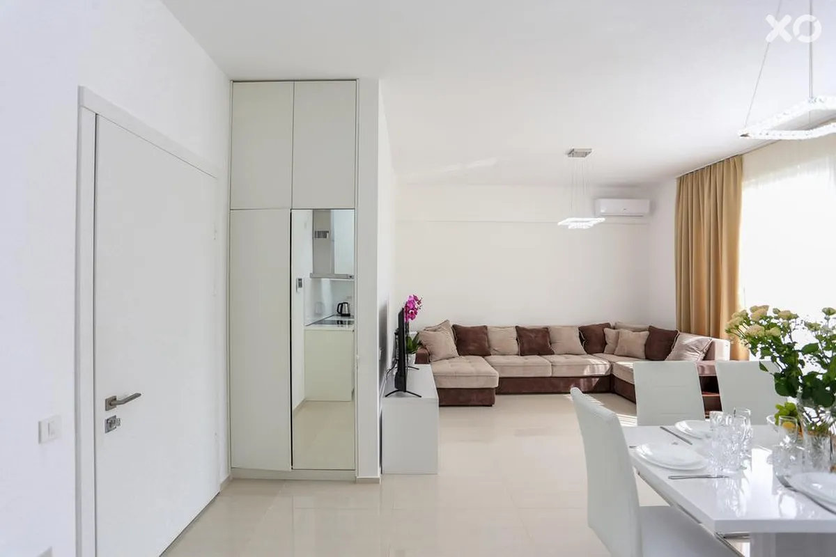Delmar Residence