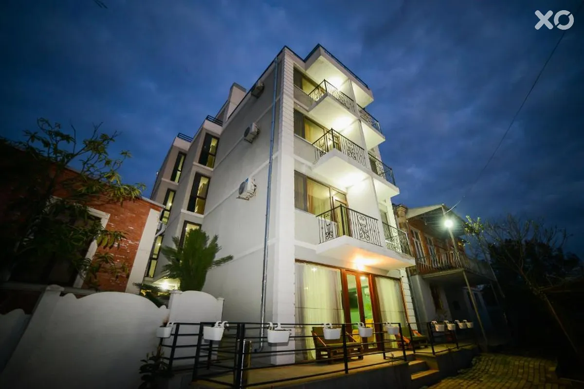 Lemon Hotel
