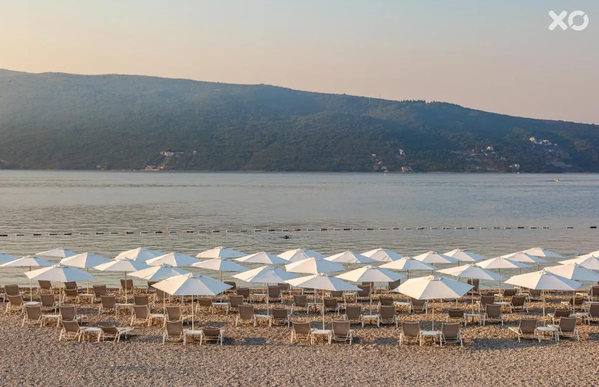 Lazure Hotel & Marina