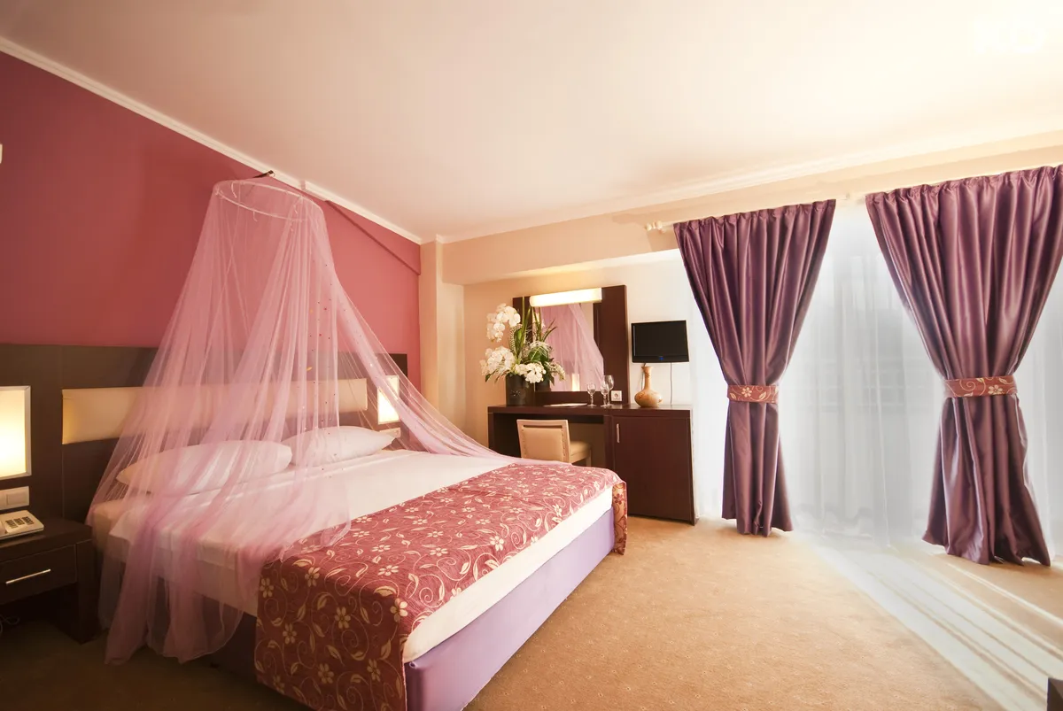 MG White Lilyum Hotel