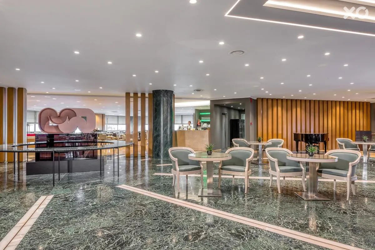 Divani Caravel Hotel