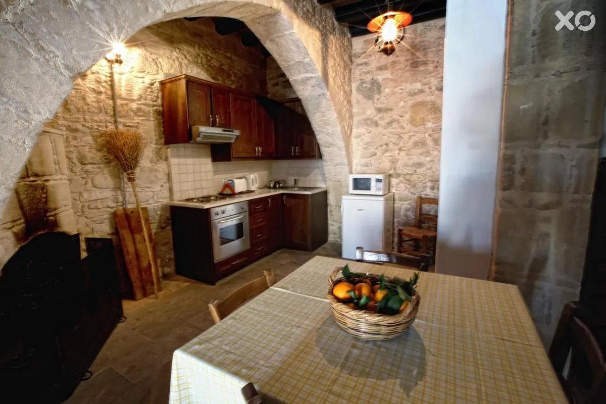 Leonidas Village Houses