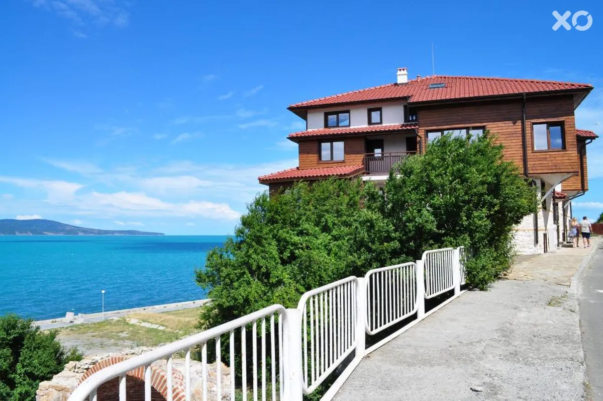 Elea Villa