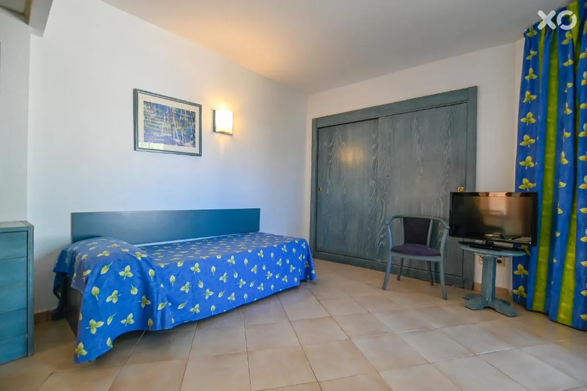 Alondra Hotel