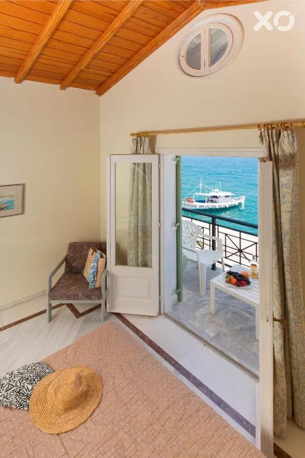 Samaina Port Hotel