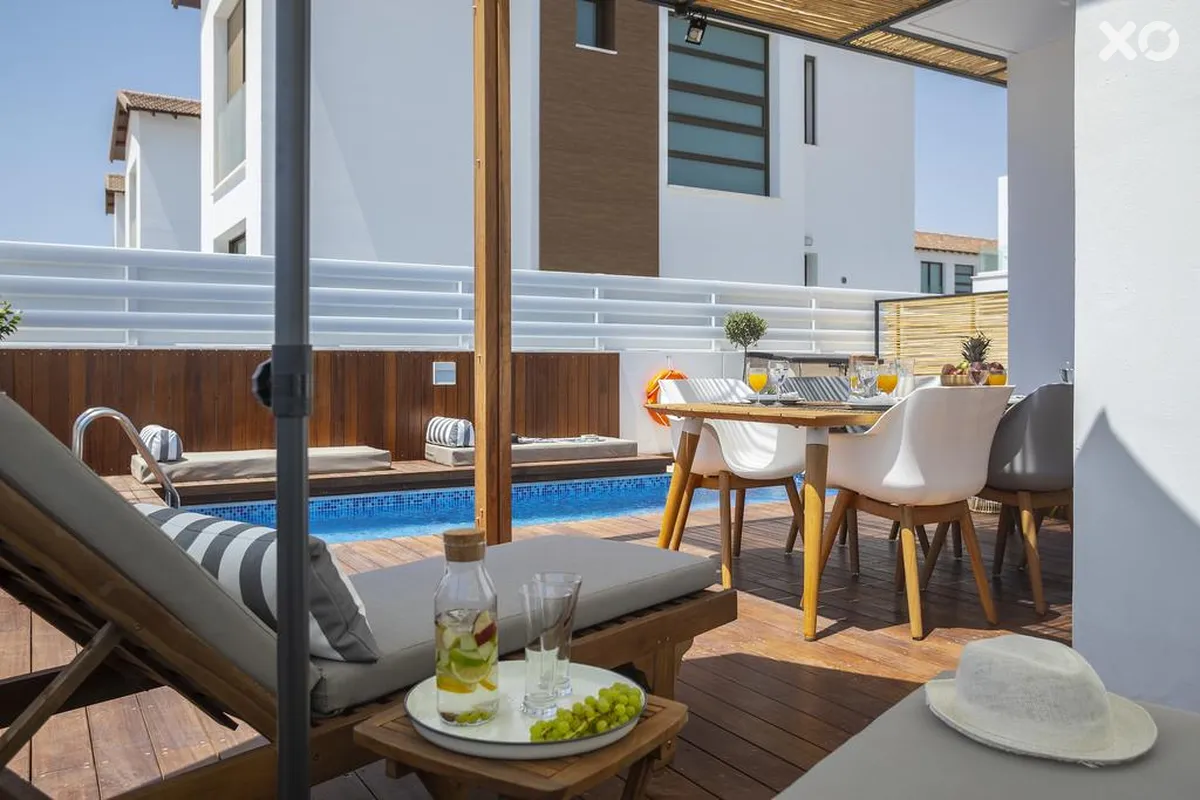Louis Chris Le Mare Villa