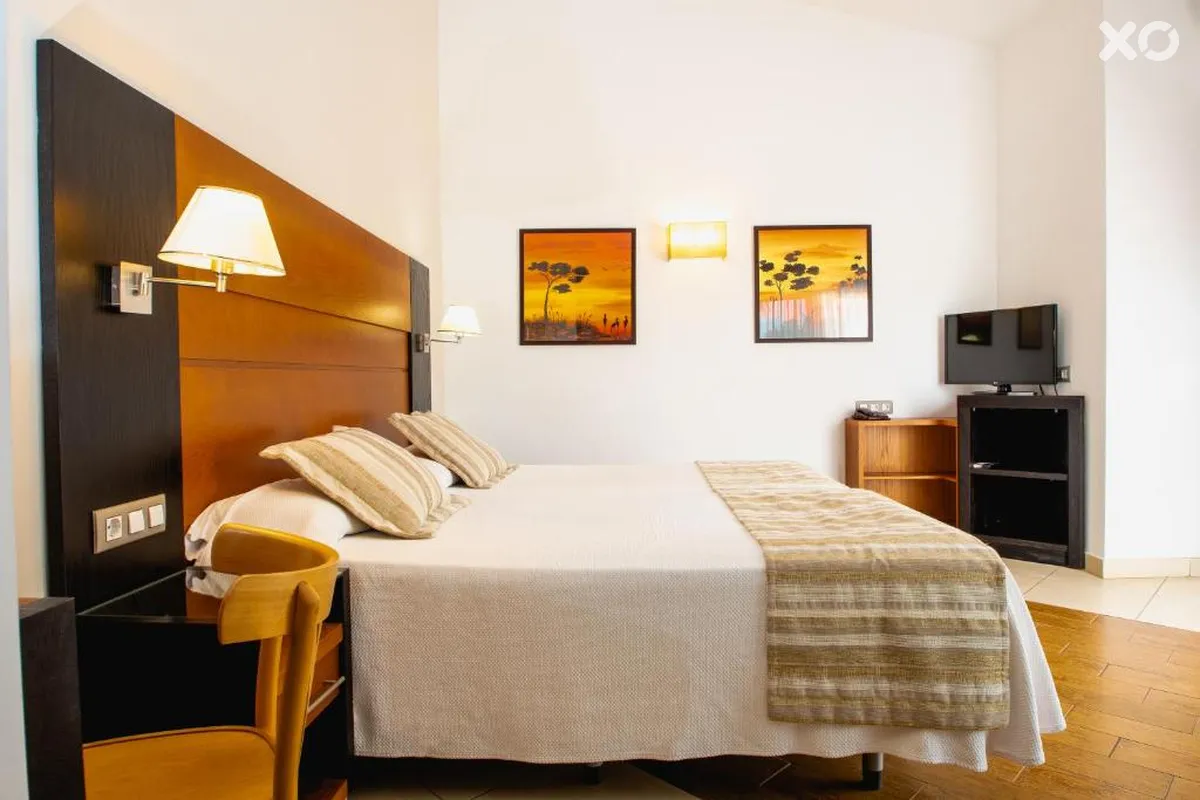 HL Miraflor Suites Hotel