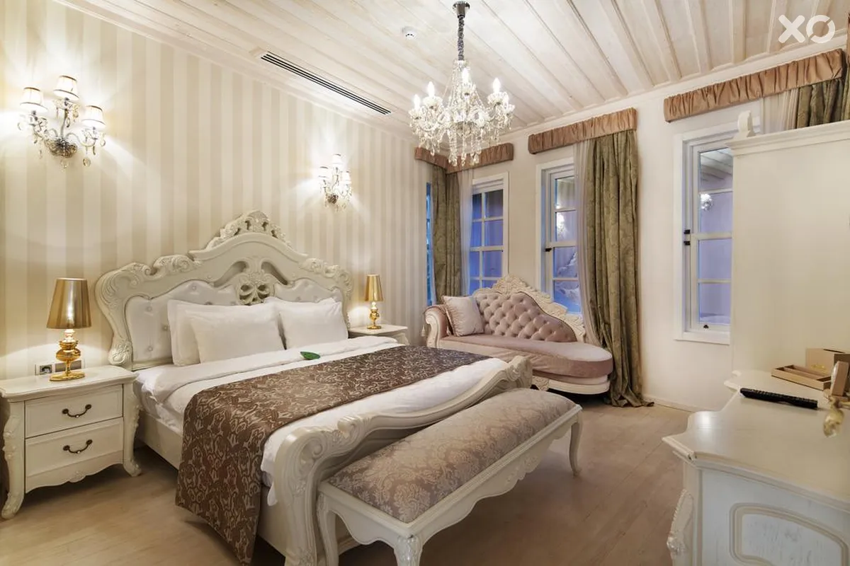 Elegance East Hotel