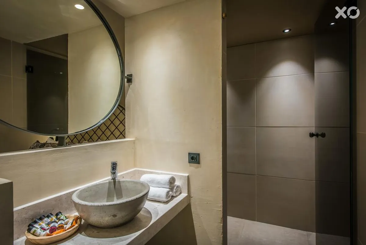 Petousis Hotel & Suites