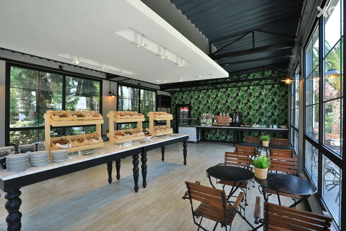 Very Chic Hotel