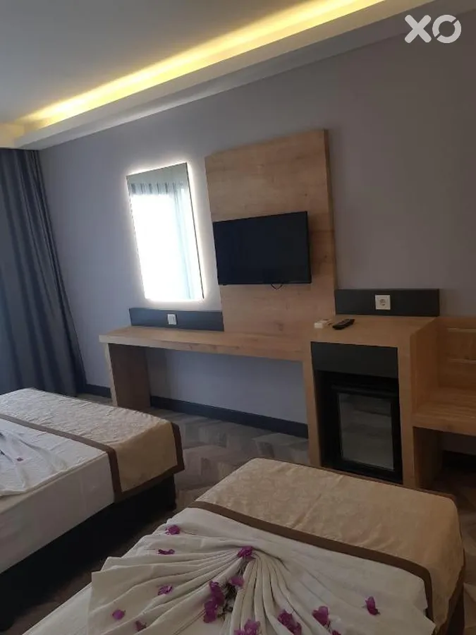 Clover Magic Park Side Hotel