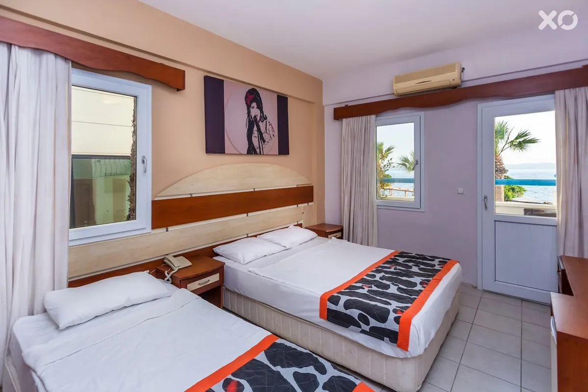 Tiana Moonlight Hotel