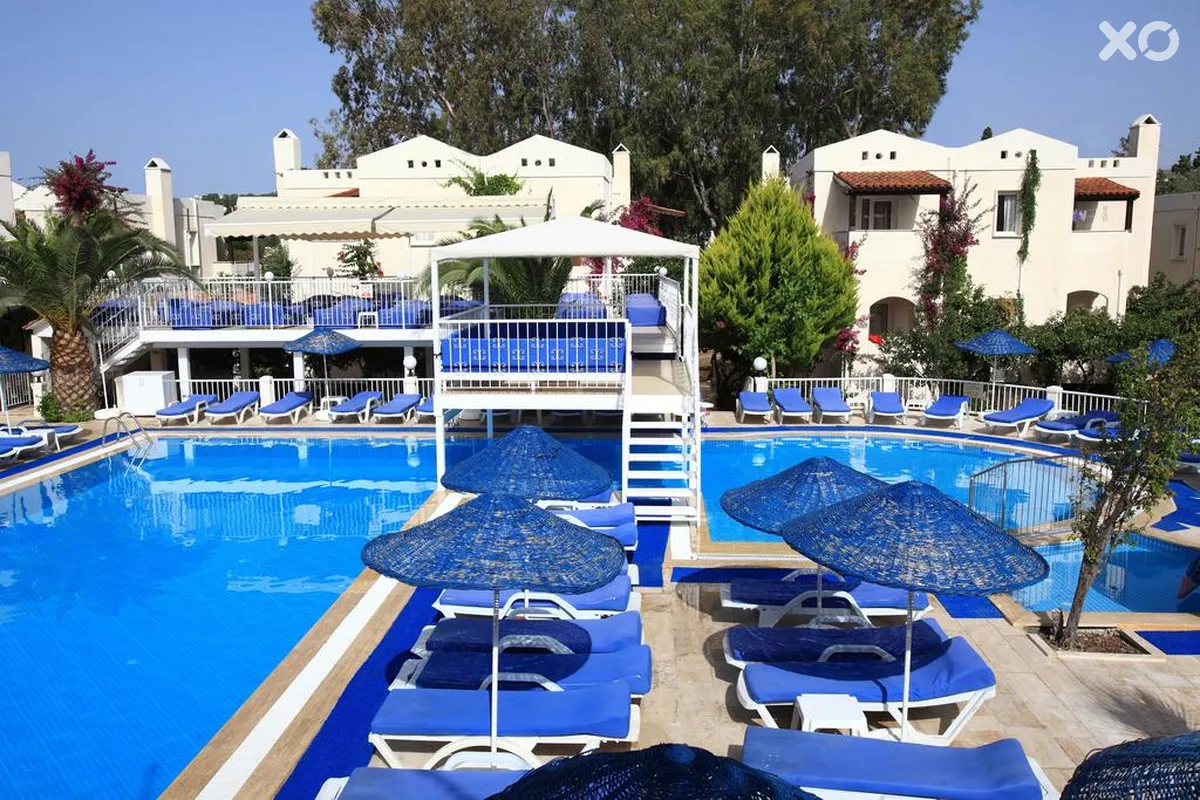 Summer Garden Suites & Beach Hotel