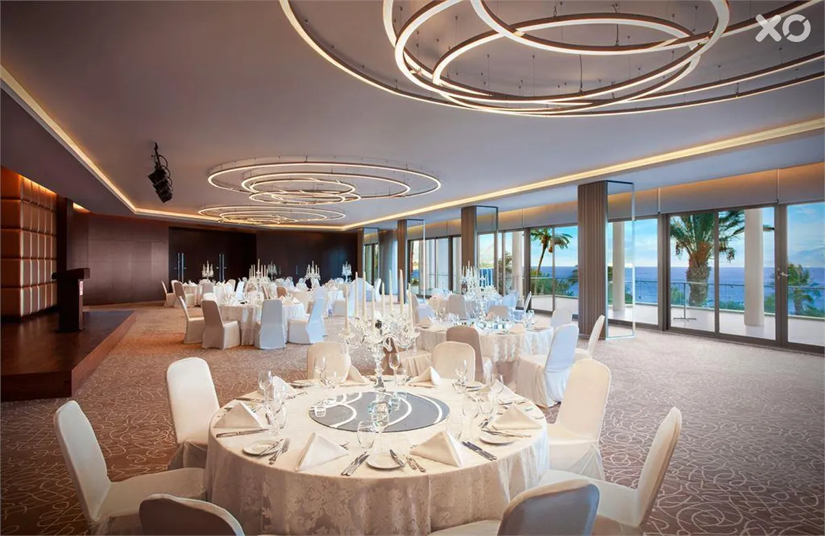 Akra Hotel