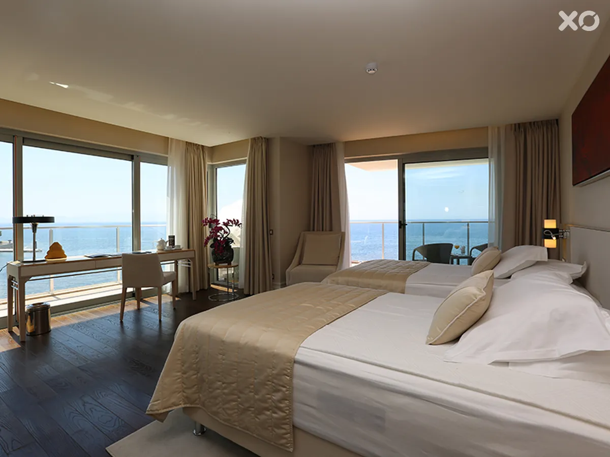 Charisma De Luxe Hotel