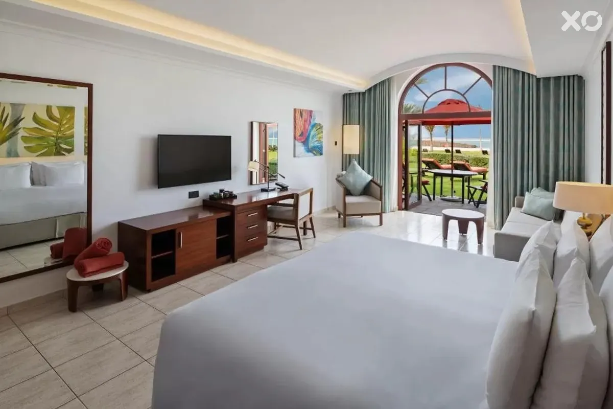 JA Palm Tree Court