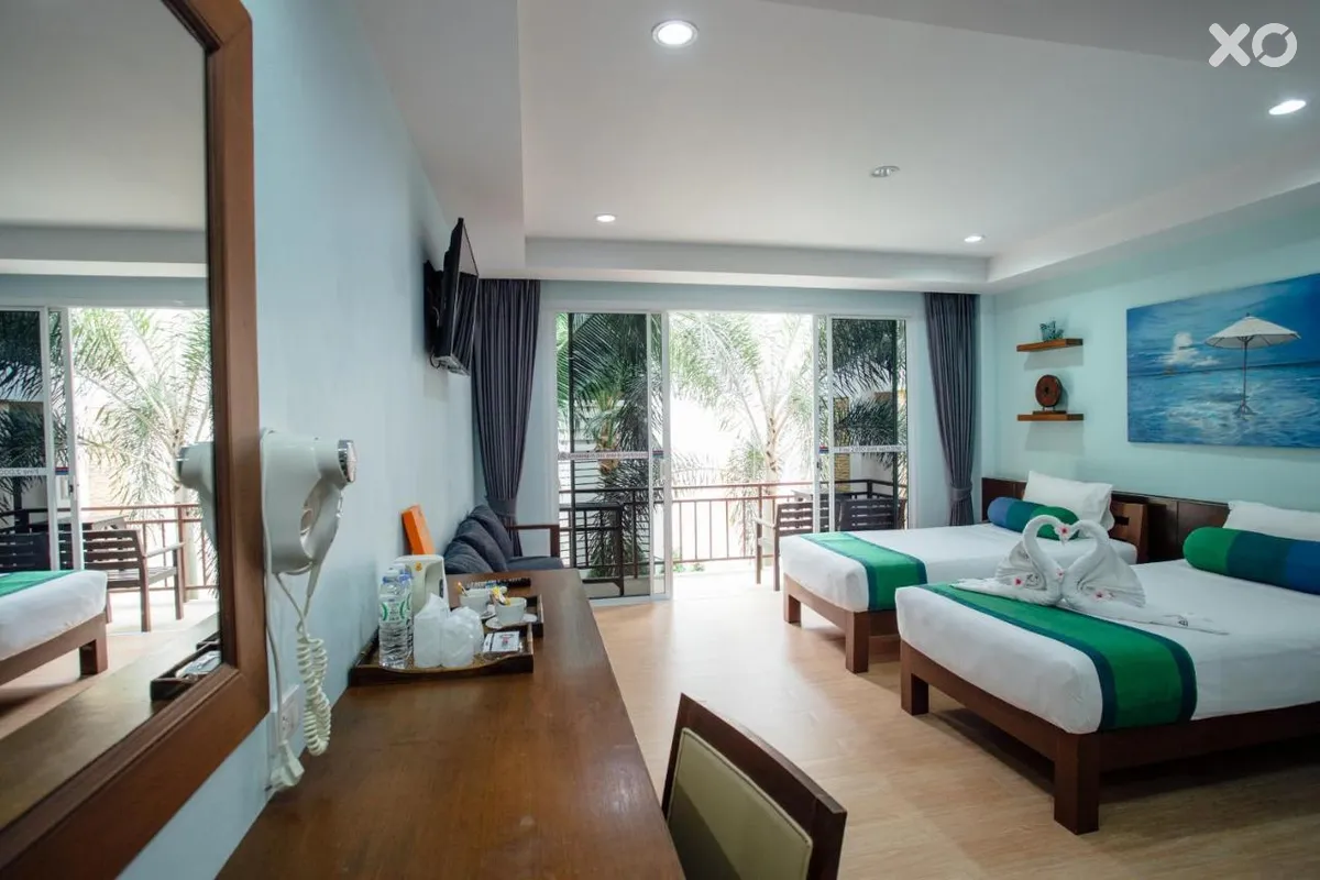 Ark Bar Beach Resort