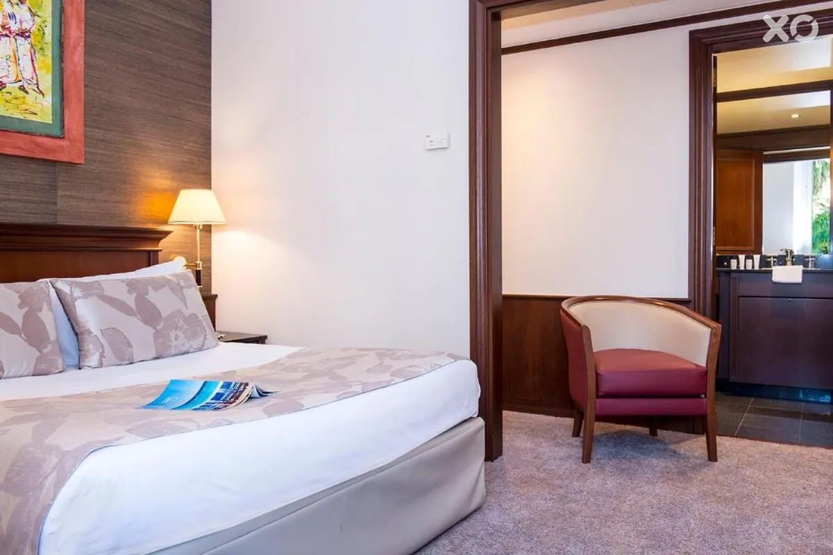 West End Promenade Hotel
