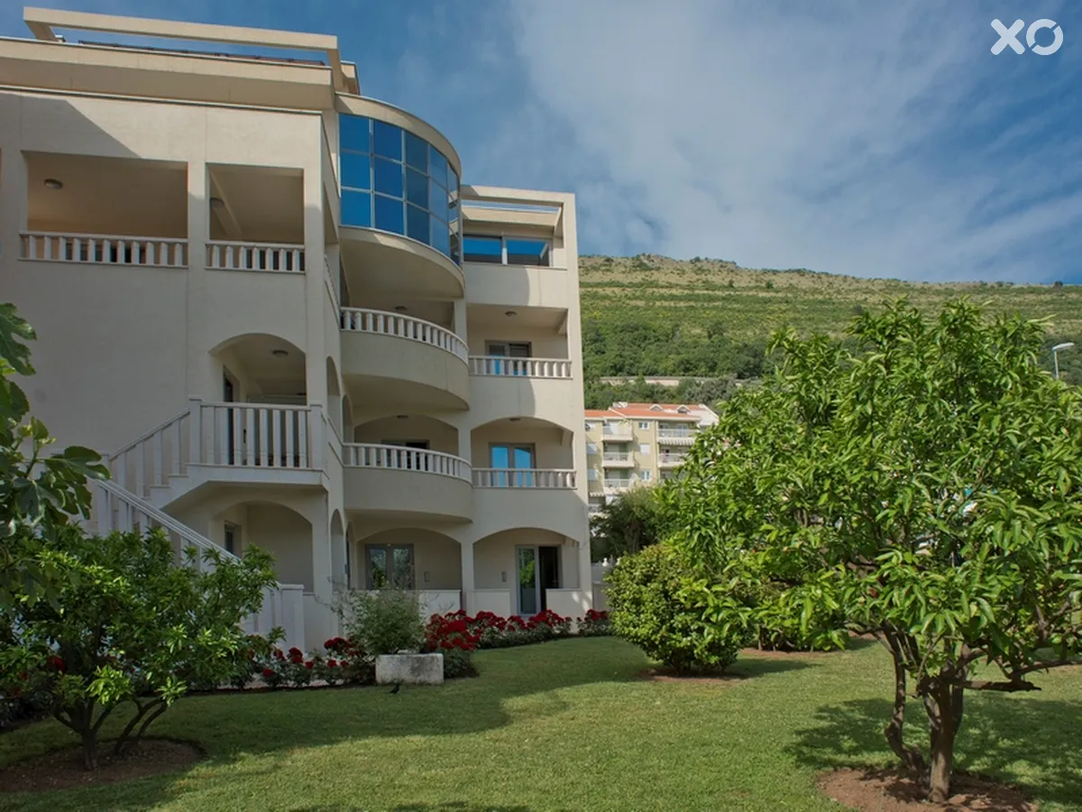 V Lux Villa