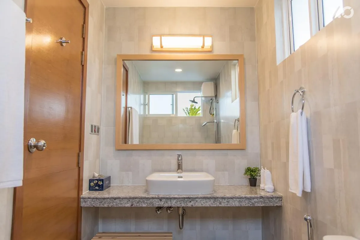 Reef Edge Thulusdhoo Guest House