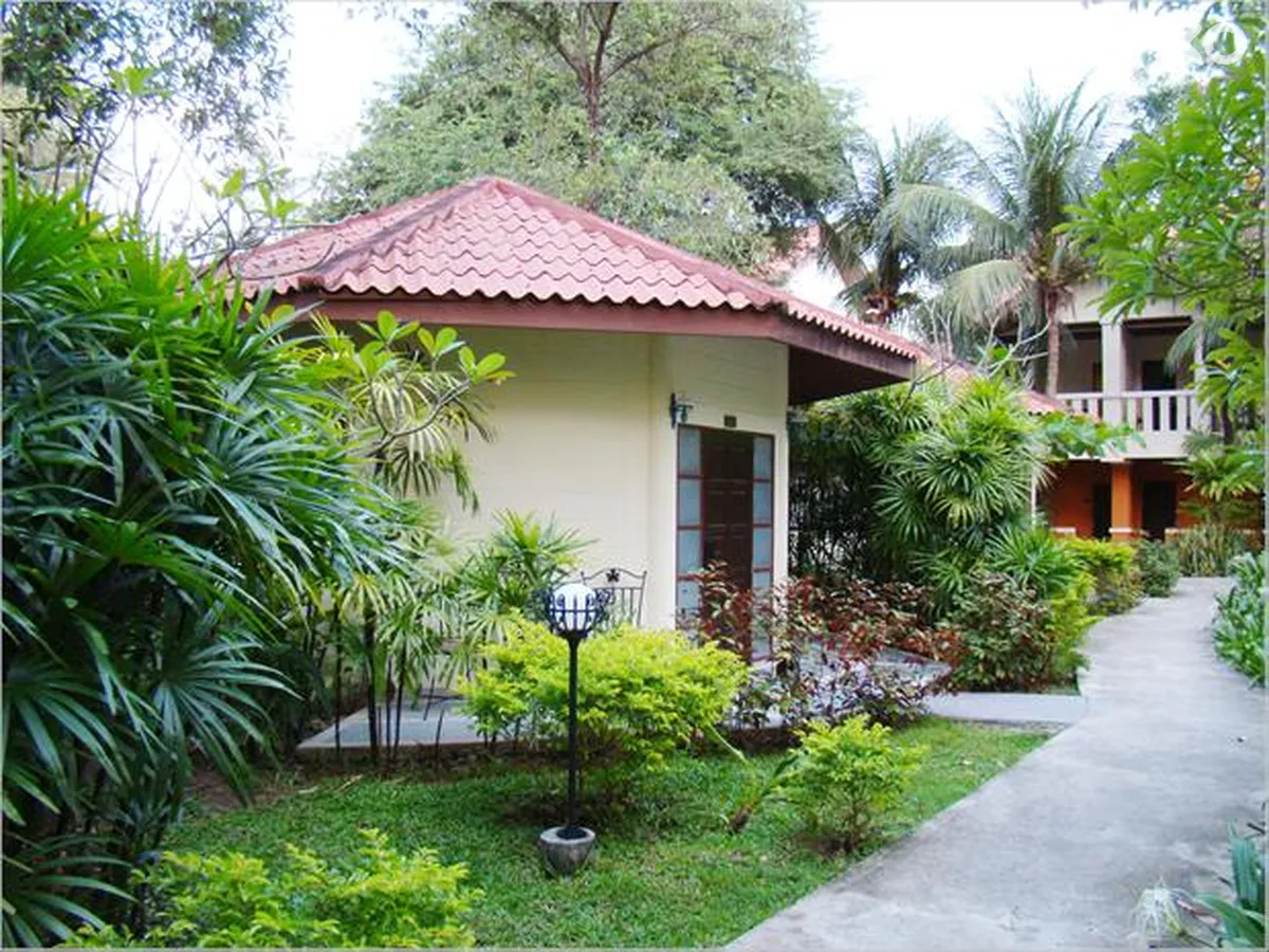 Patong Leelavadee Hua Ting Holiday Inn Пхукет