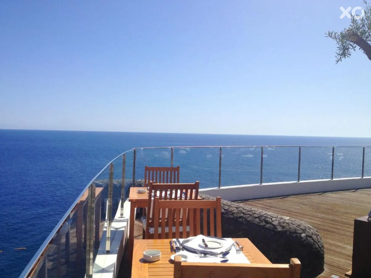 Madeira Regency Cliff