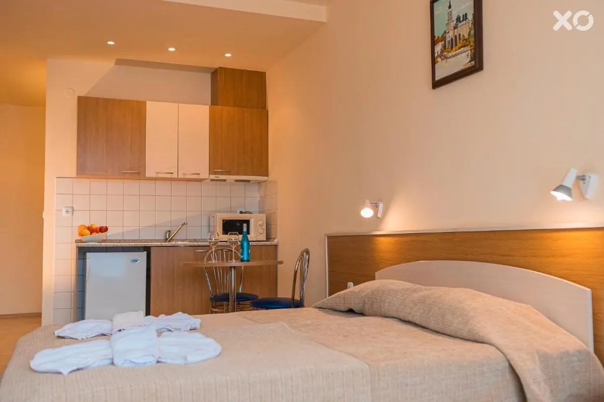 Avenue Hotel