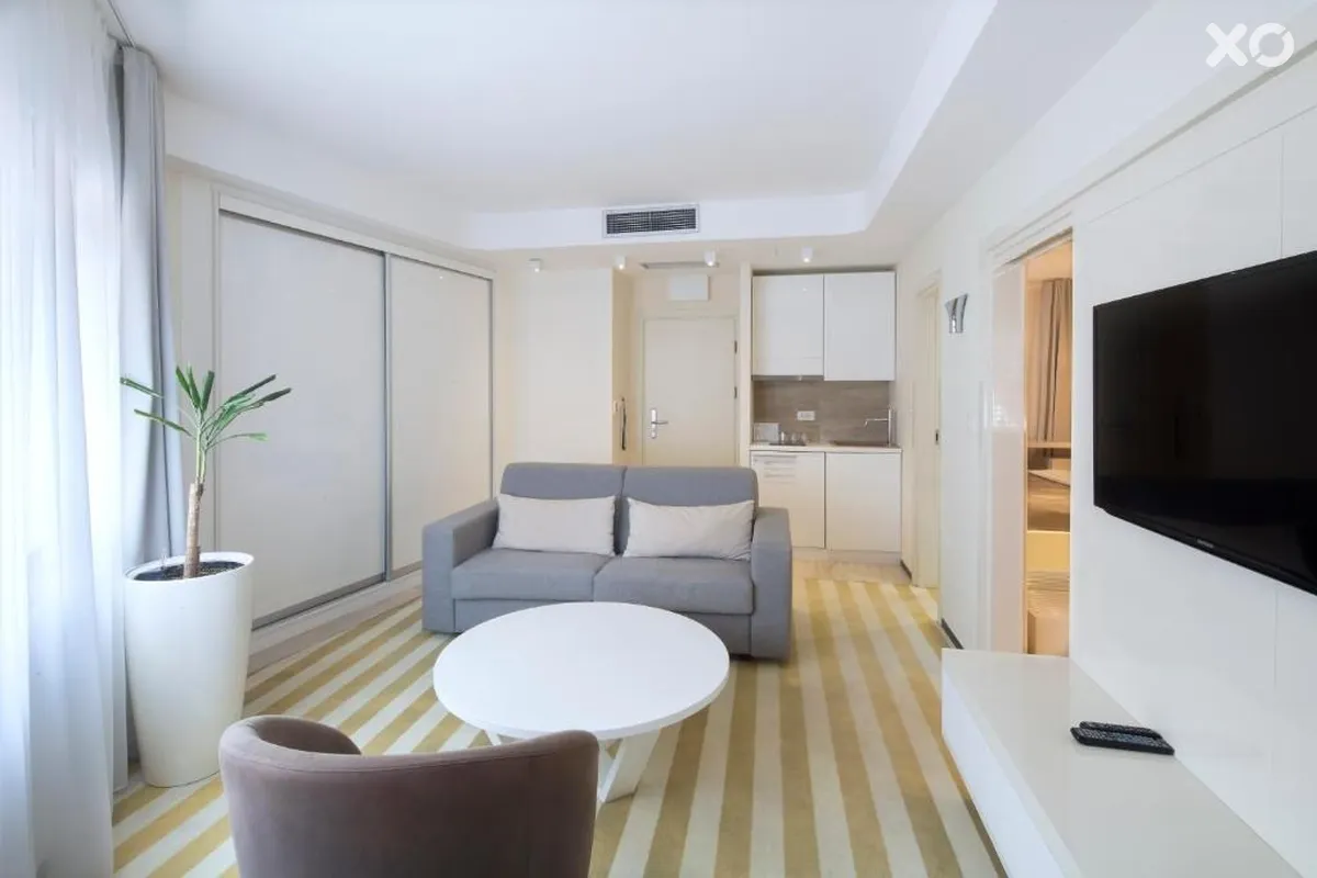 Aleksandar Hotel