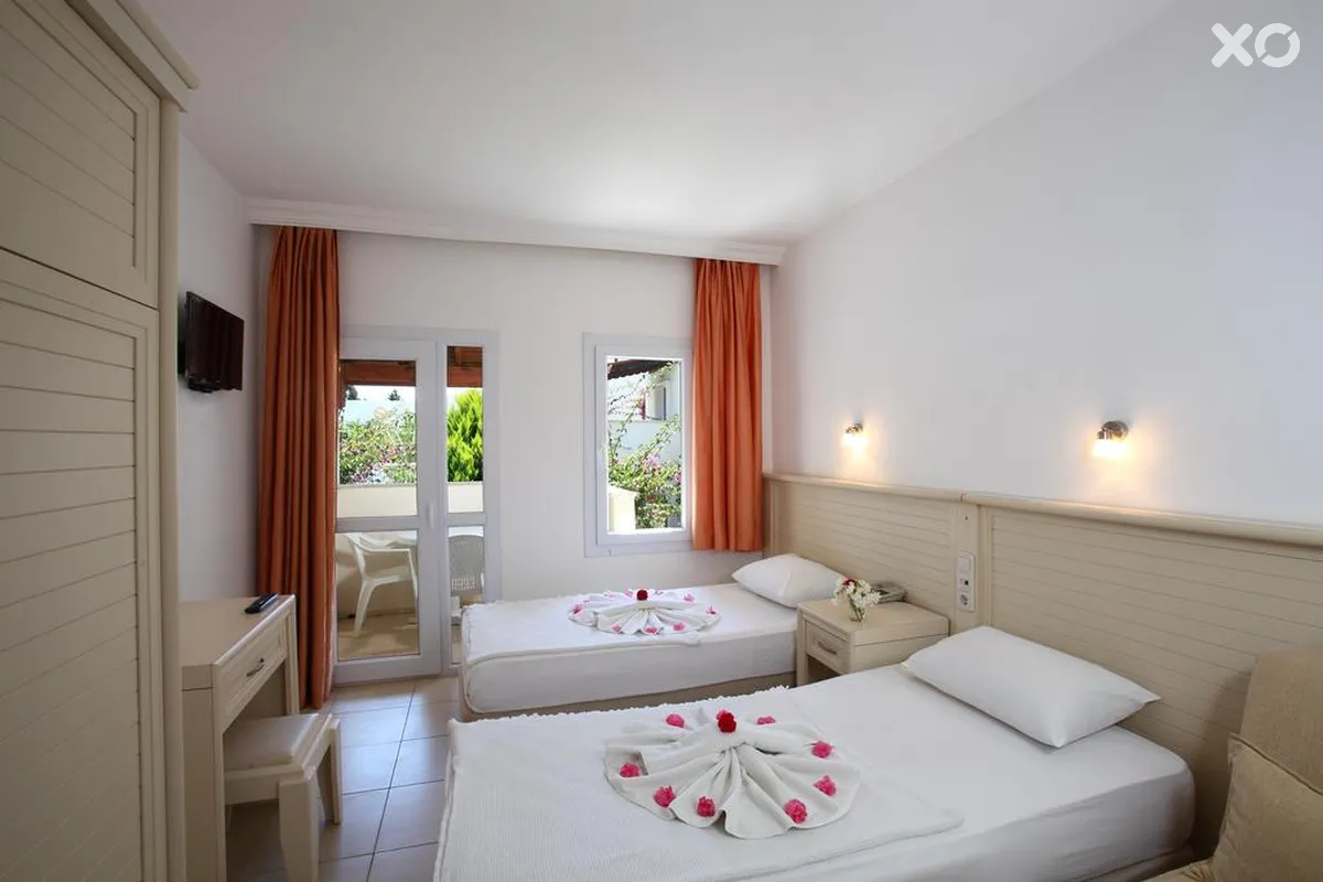 Summer Garden Suites & Beach Hotel