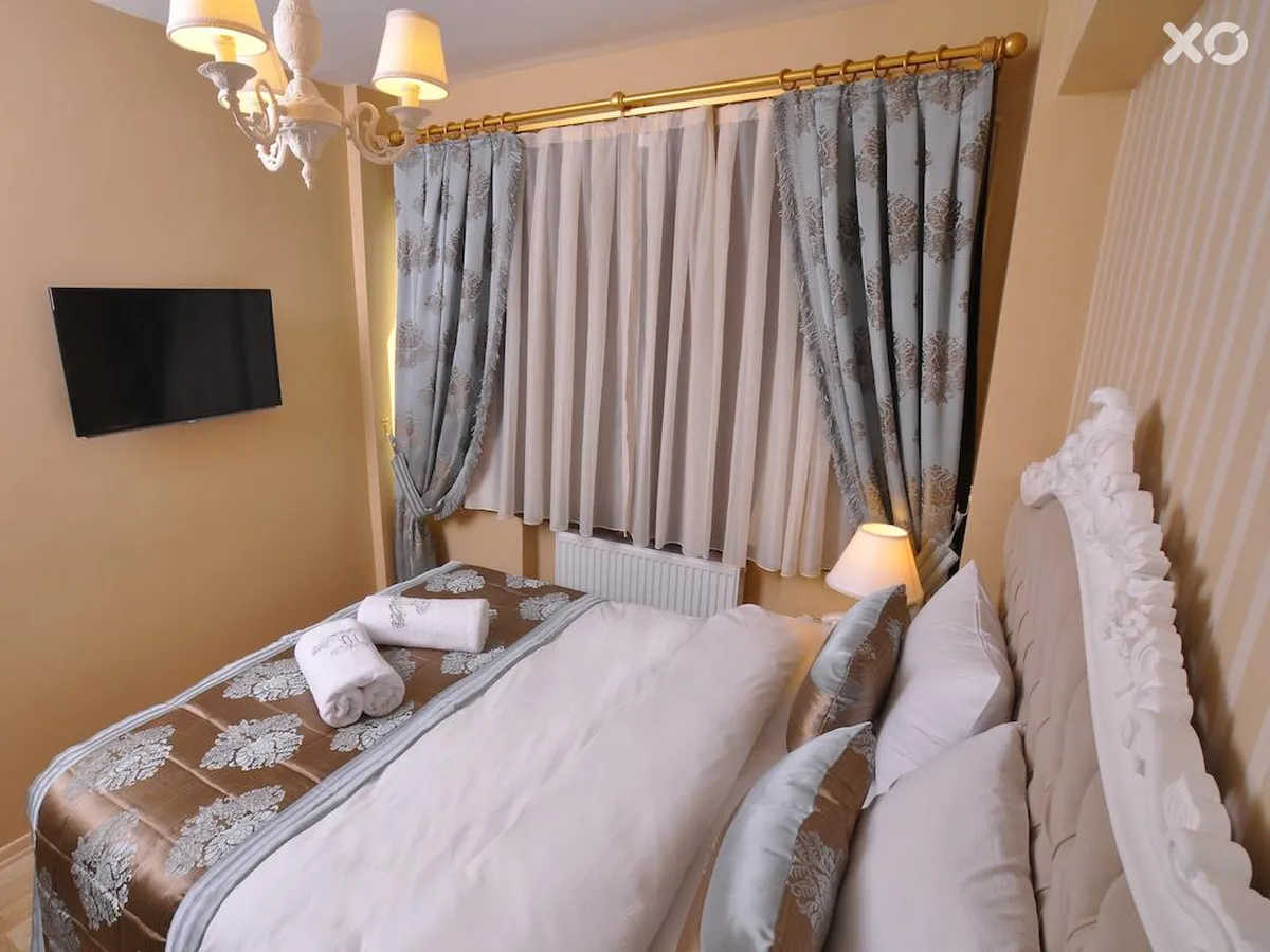 Divan-i Ali Hotel