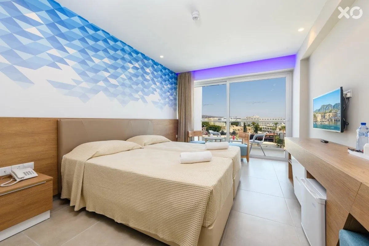 Seasons Tasia Maris Hotel