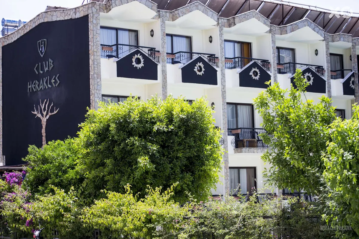 Club Herakles Hotel