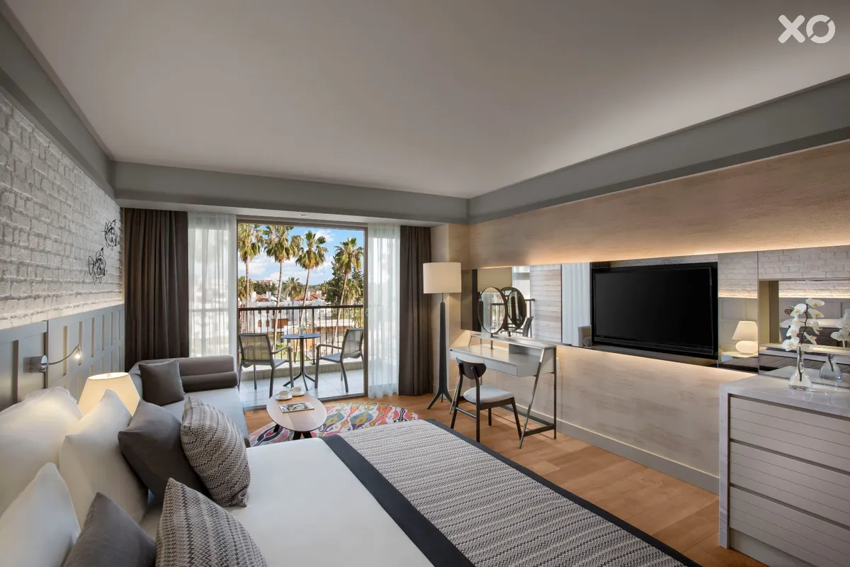 Acanthus Cennet Barut Collection