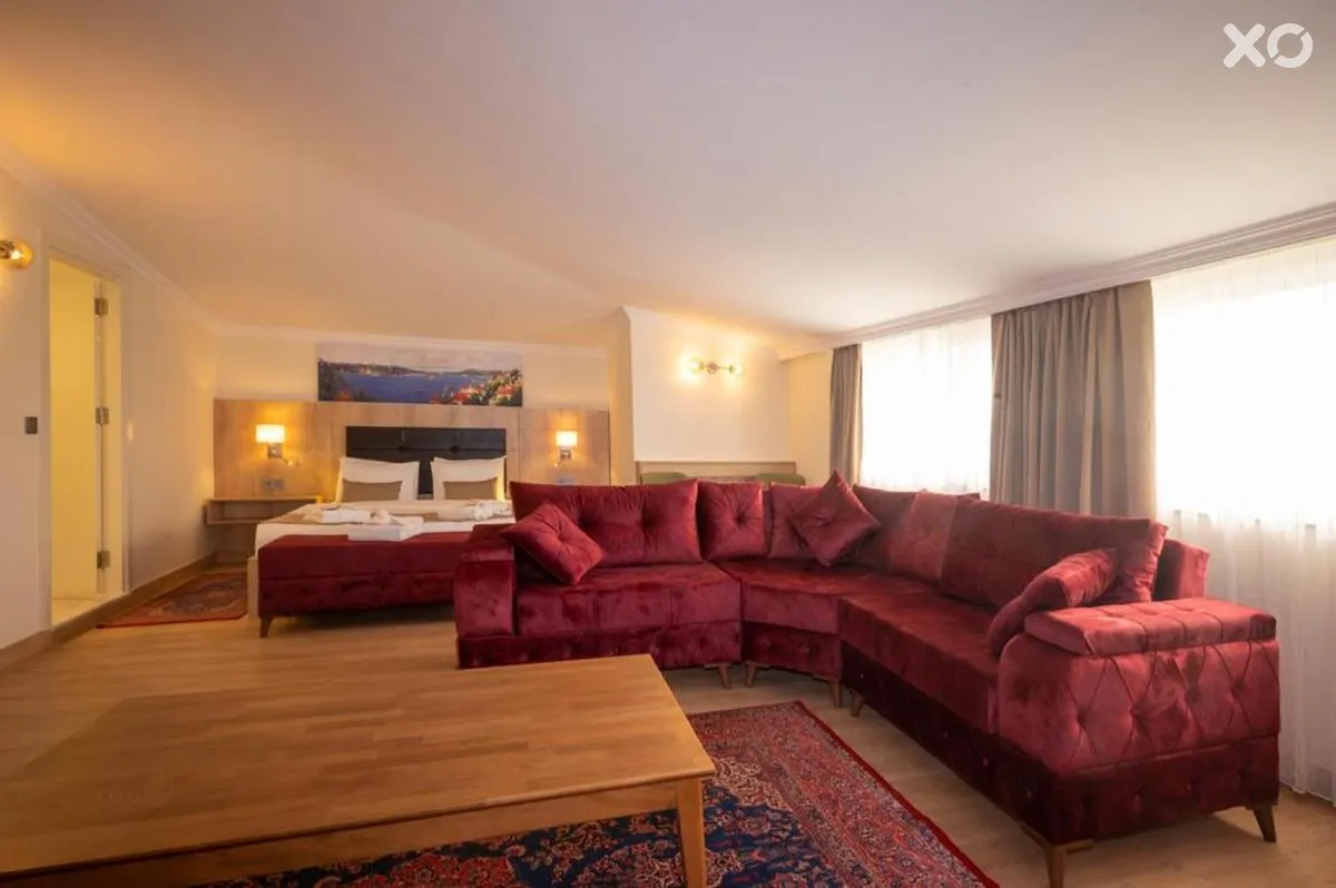 Porta Romanos Hotel
