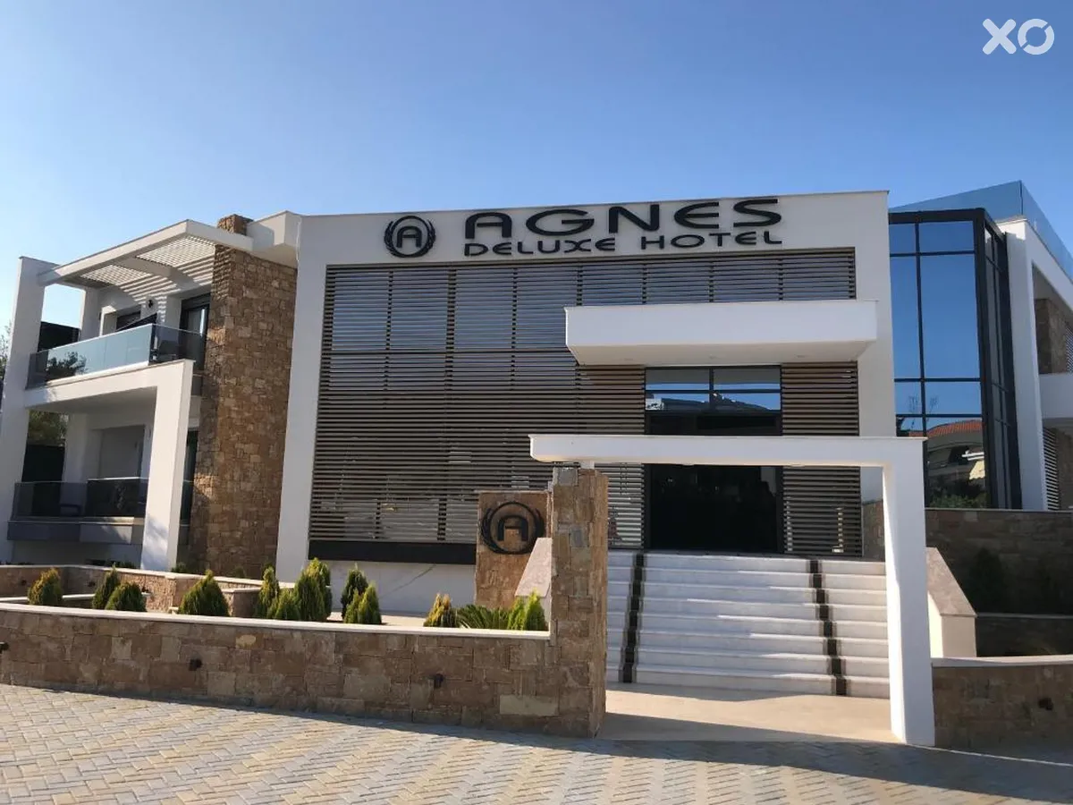 Agnes Deluxe Hotel