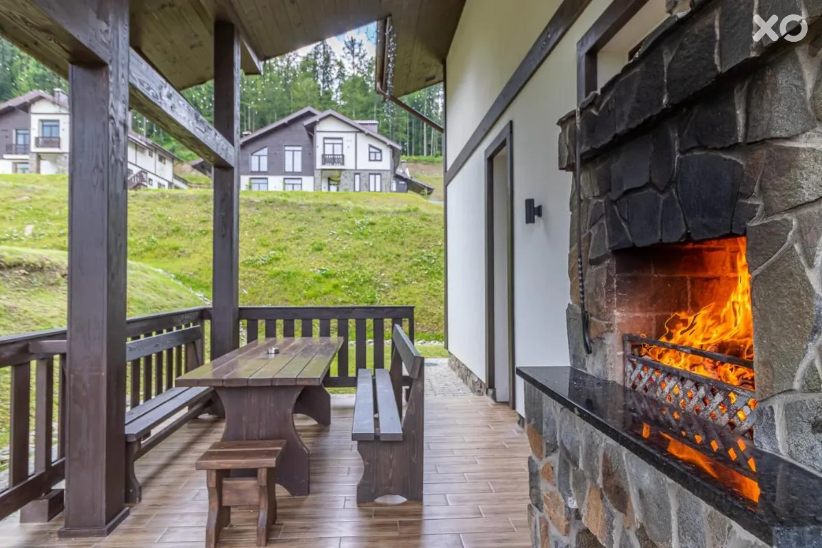 Mal'ovanka Mountain Residence
