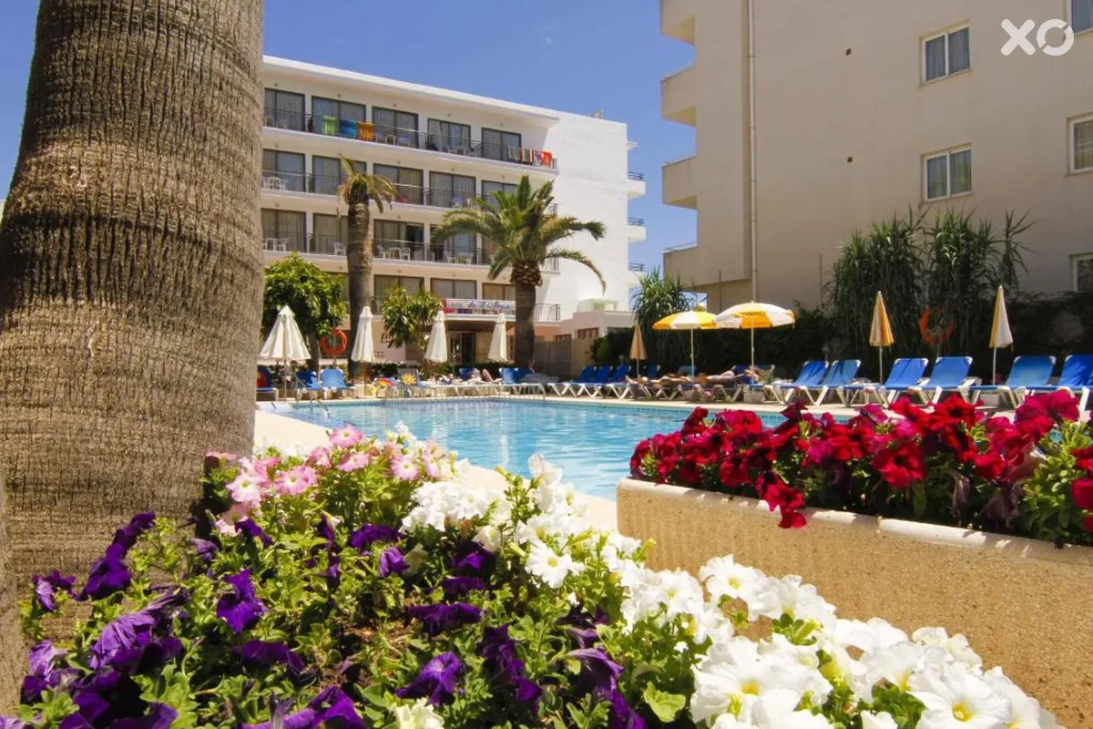 Universal Hotel Bikini