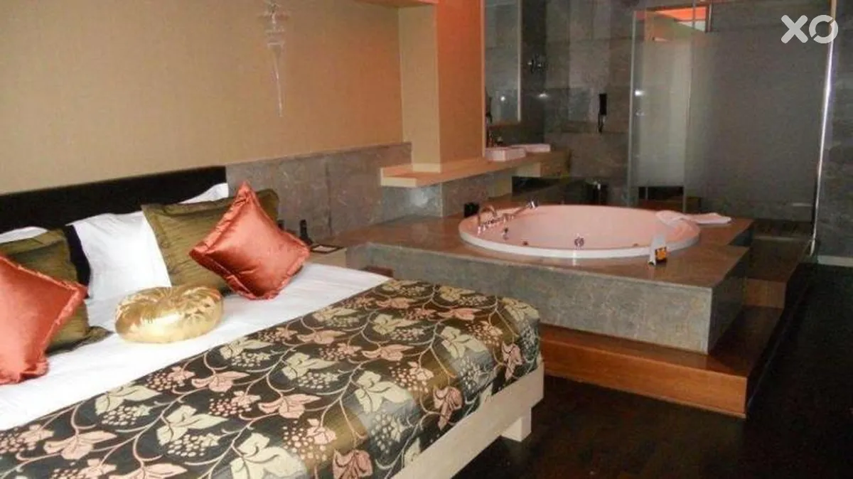 Cratos Premium Hotel & Casino