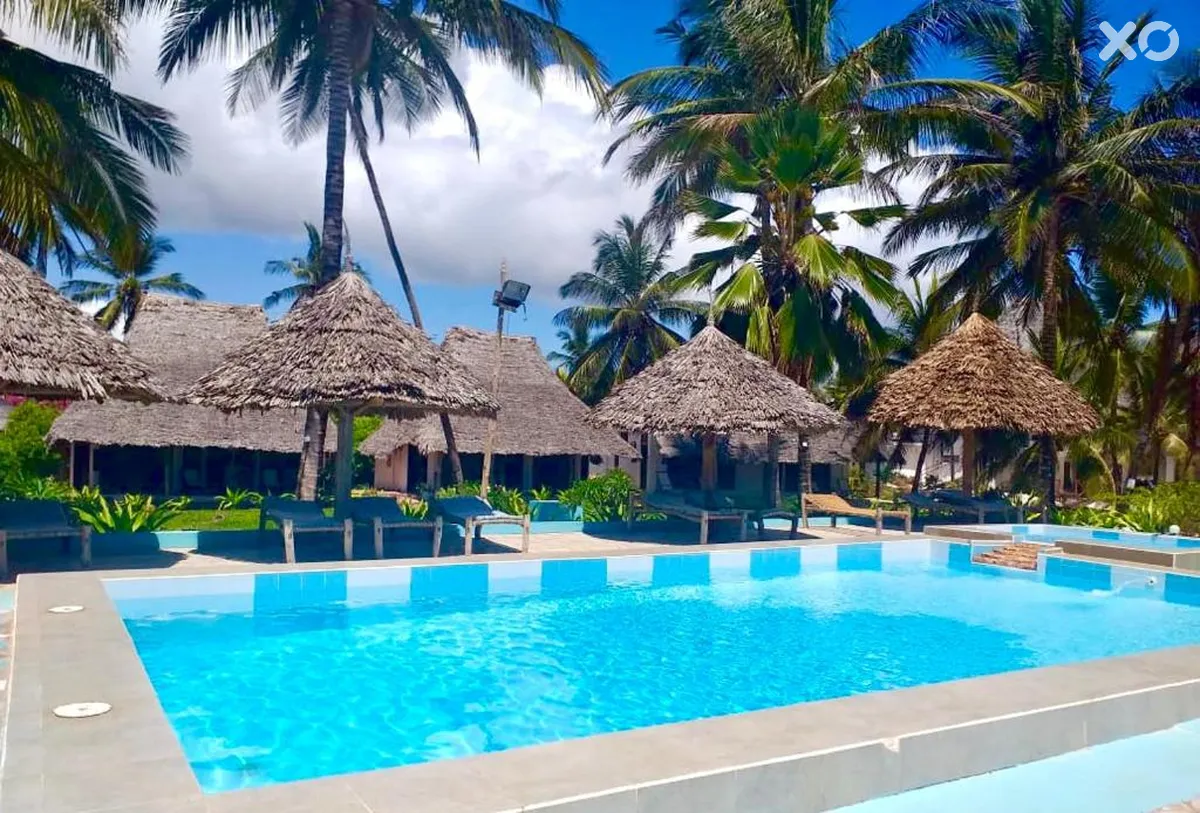 Mambo Beach Villas