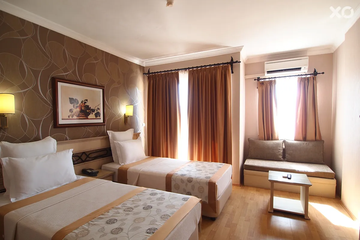 Romance Hotel