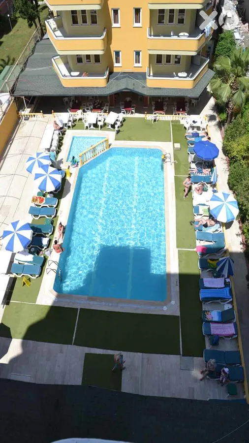 Gold Twins Family Beach Hotel