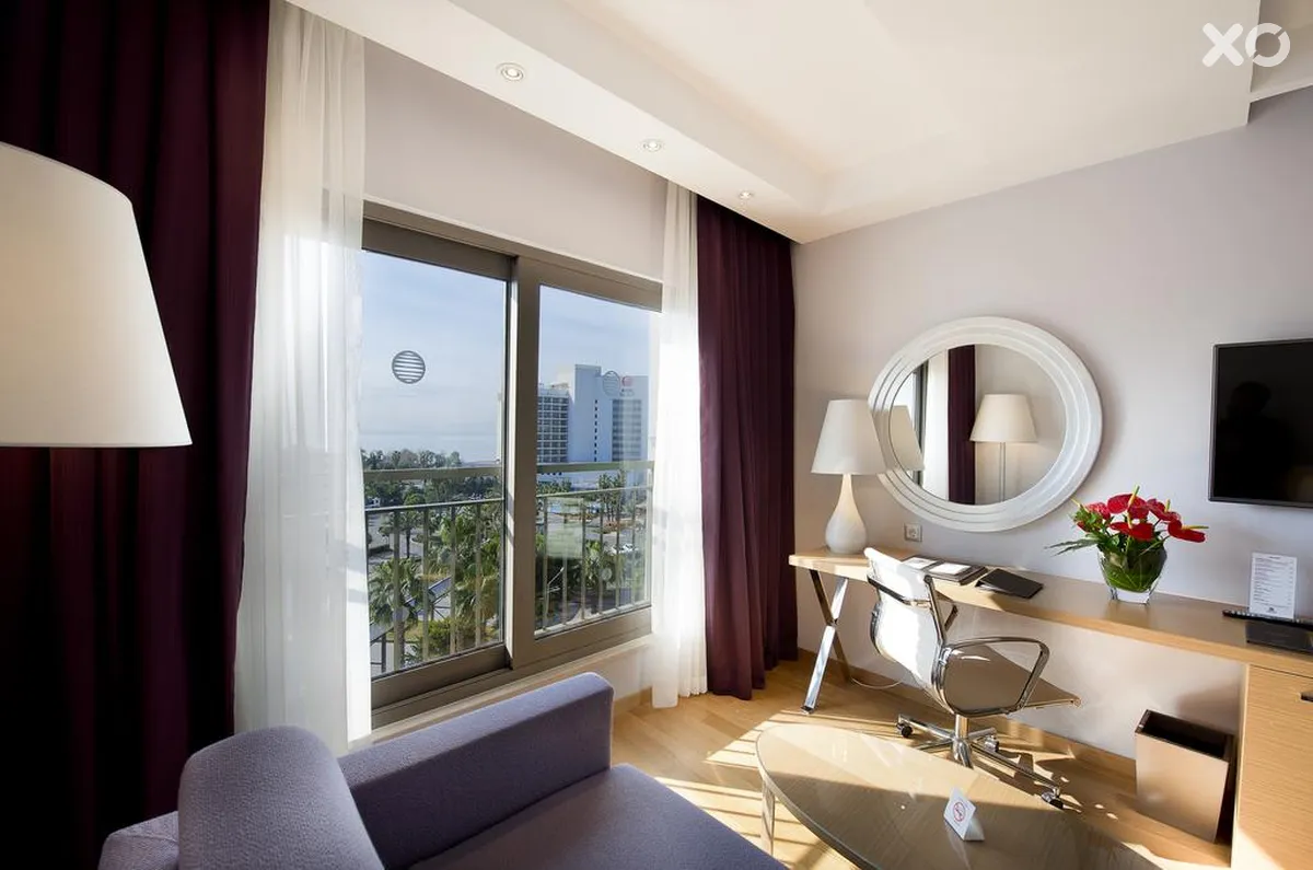 Akra V Hotel