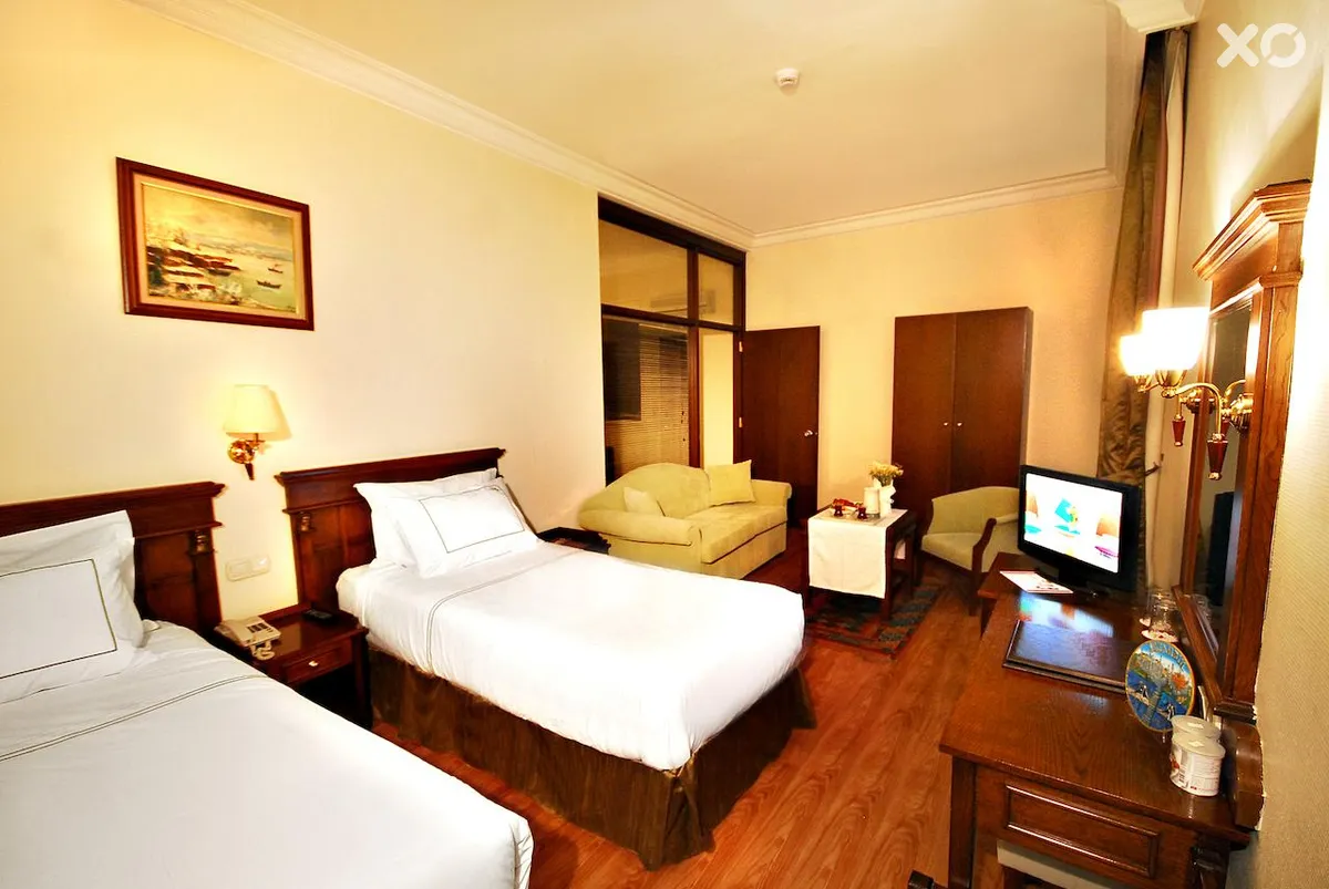 Golden Crown Hotel
