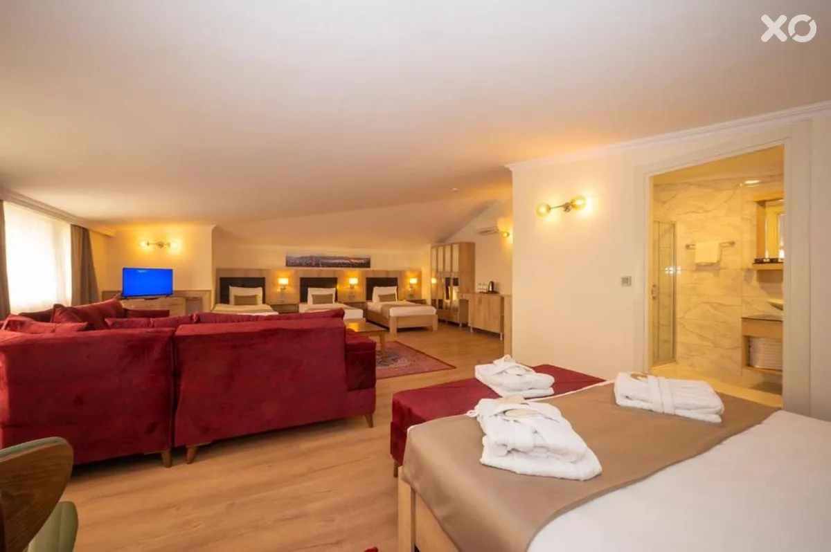 Porta Romanos Hotel
